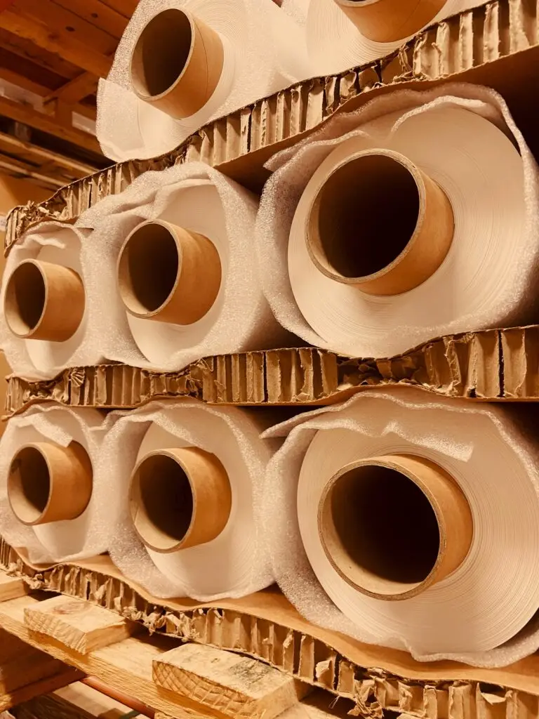 Etsimme materiaalin valmistajaa